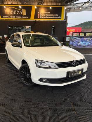 VOLKSWAGEN JETTA 2.0 TSI HIGHLINE 211CV GASOLINA 4P TIPTRONIC VOLKSWAGEN JETTA 2.0 TSI HIGHLINE 211CV GASOLINA 4P TIPTRONIC